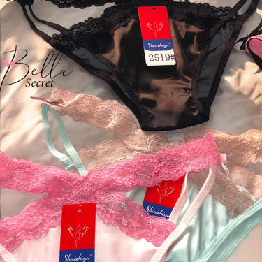 Women's Sexy Thong Decorated with Lace and Bowknot