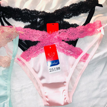 Women's Sexy Thong Decorated with Lace and Bowknot